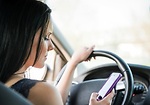 開車發短信 只因交通太堵塞？ 