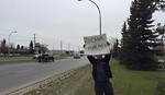舉牌提醒測速雷達 加拿大愛城男子被罰543元