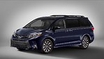 小改款的2018款豐田塞納(Toyota sienna)Minivan日前已經在加拿大上市，這個7人座的Sienna在加拿大的起售價格是34,690元，比2017款高出1,000元。(Toyota)