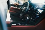凱迪拉克發布CTS V-Sport高性能轎車專屬櫻桃紅套裝，內含豐富的內飾套件，凸顯了這款豪華轎車備受矚目的外觀和激情澎湃的性能。(凱迪拉克)