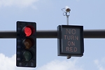 左轉是紅燈直行是綠燈時 可以左轉嗎？ 