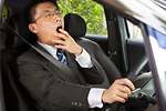 研究結果是說，疲勞駕駛，睡眠不足對駕車的影響與醉酒駕駛一樣糟糕，一樣危險。(Fotolia)