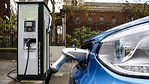 儘管政府鼓勵居民購買電動汽車，但與電動車相關的基礎設施滯後。(Getty images)