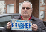 今年早些時候，新斯科舍省男子格拉貝Lorne Grabher 就因“格拉貝”（GRABHER）的個性車牌，成為媒體的頭條新聞。(Canadian Press)