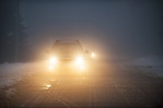 霧天開車 要不要打開遠光燈？