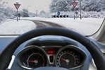【冬季駕車】如何避免汽車在冰雪路面打滑
