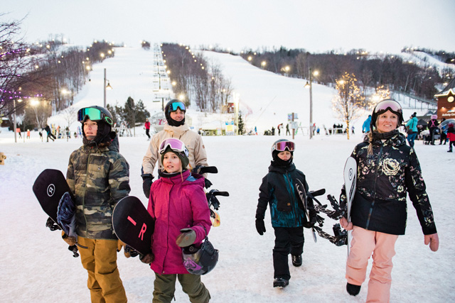 BM_2019-02-28_BM_FamilyOnHillLifestyle_096.jpg