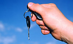 在安省，任何出售舊車的人都必須購買一份《舊車信息大全》（Used Vehicle Information Package，簡稱 UVIP) ，由交通廳 (Ministry of Transportation)提供。(Fotolia)