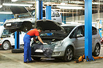 大多數基本的保修會在購買新車時包含在內，即在Manufacturer's Warranty之中。(Fotolia)