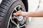 輪胎氣壓高低會影響輪胎的接地面積大小,氣壓過高/過低都會導致接地面積減小從而影響刹車距離。(Fotolia)