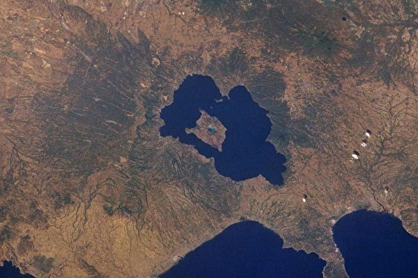 island-top-600x400.jpeg