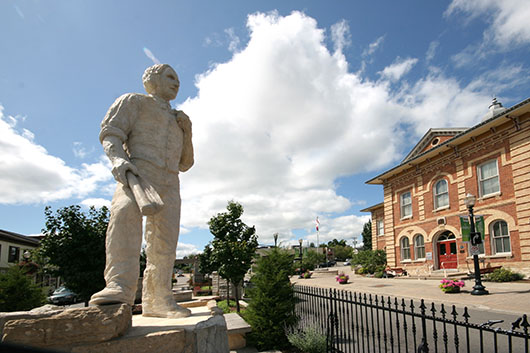 Orange Lawrence Statue.jpg